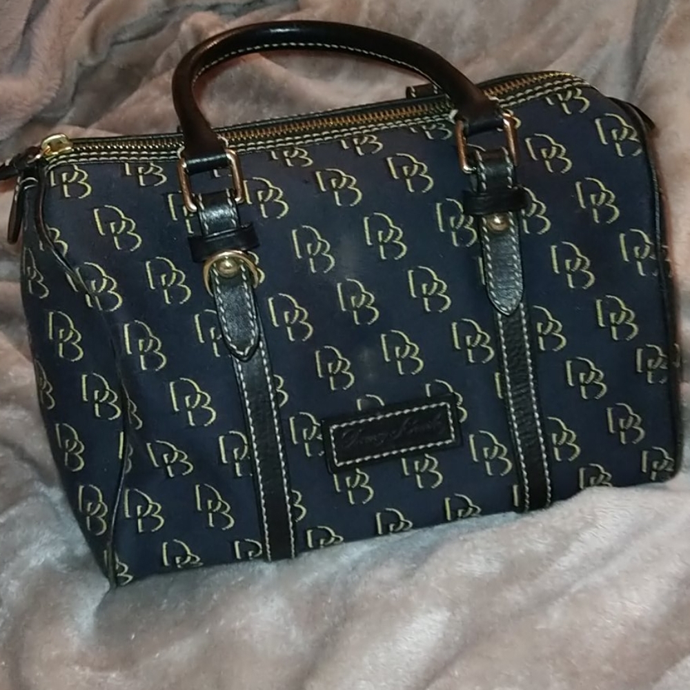 Dooney & Bourke hand bag👜